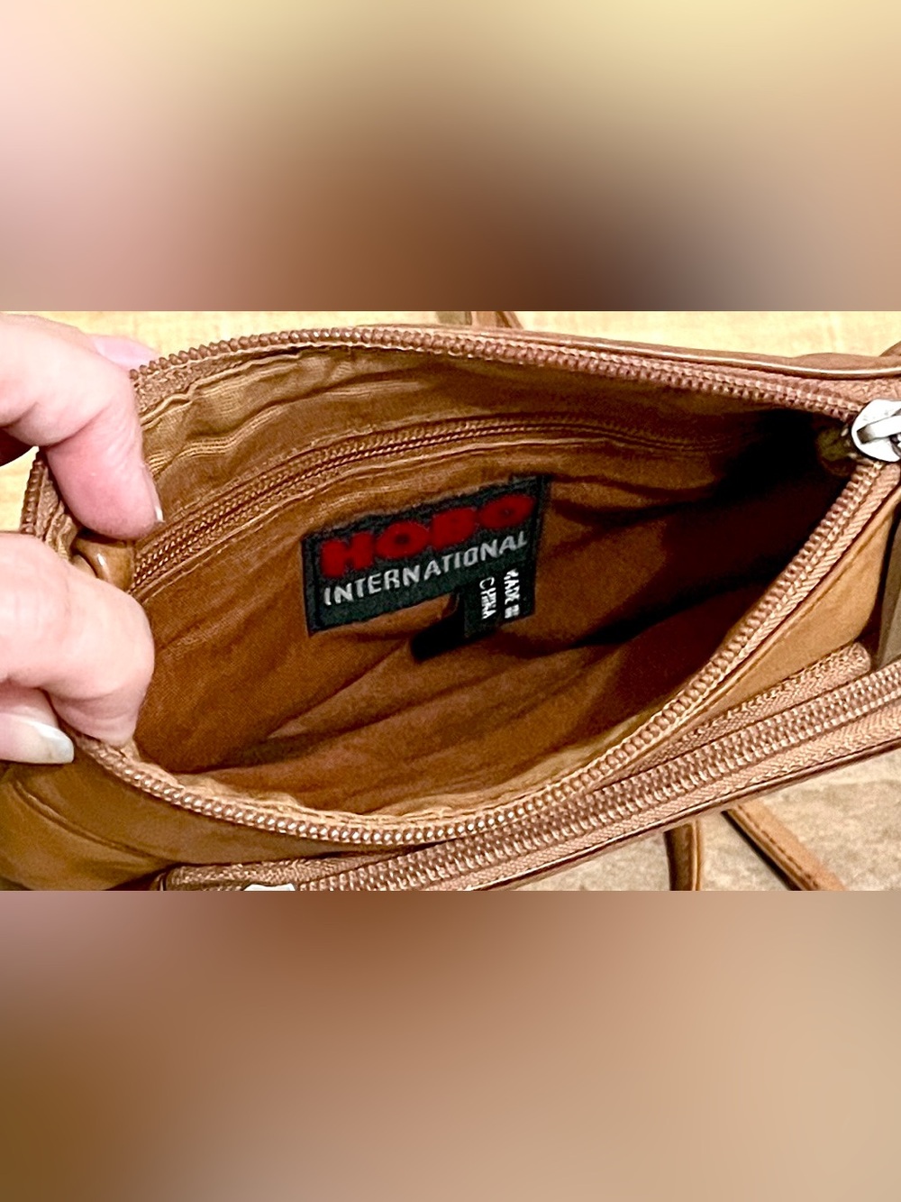 HOBO International Tan Leather Crossbody Bag Wallet Organizer Credit Card Slots - Picture 7 of 7